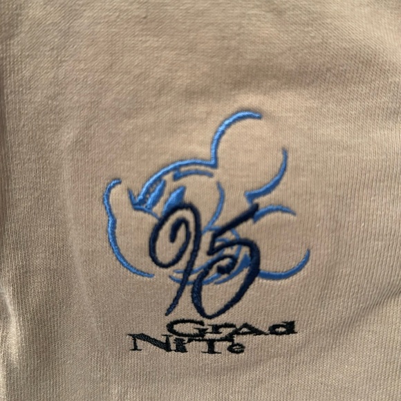 NWT Vintage Disneyland 1995 Grad Night Henley T-Shirt in Tan Men's Size S/M - Picture 5 of 10